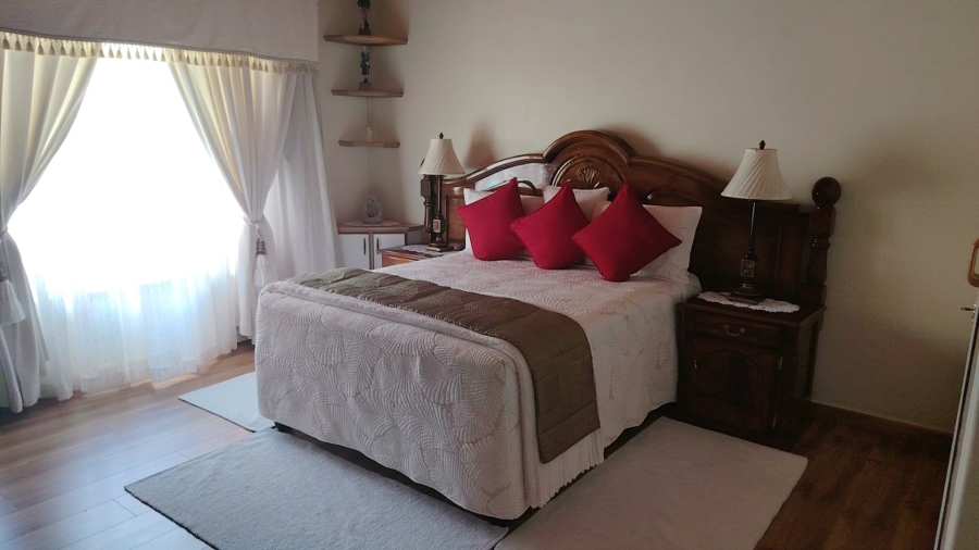 5 Bedroom Property for Sale in Flamwood North West